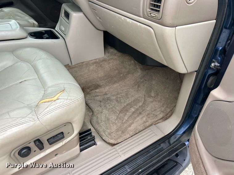 image for item EK8234 2002 Chevrolet Suburban  1500LT  SUV