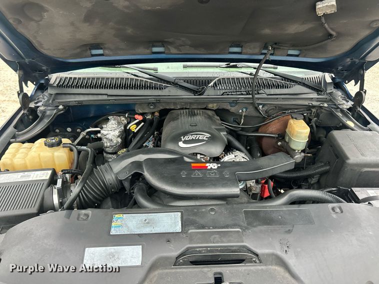 image for item EK8234 2002 Chevrolet Suburban  1500LT  SUV