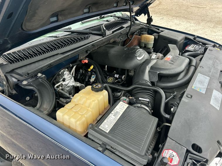 image for item EK8234 2002 Chevrolet Suburban  1500LT  SUV