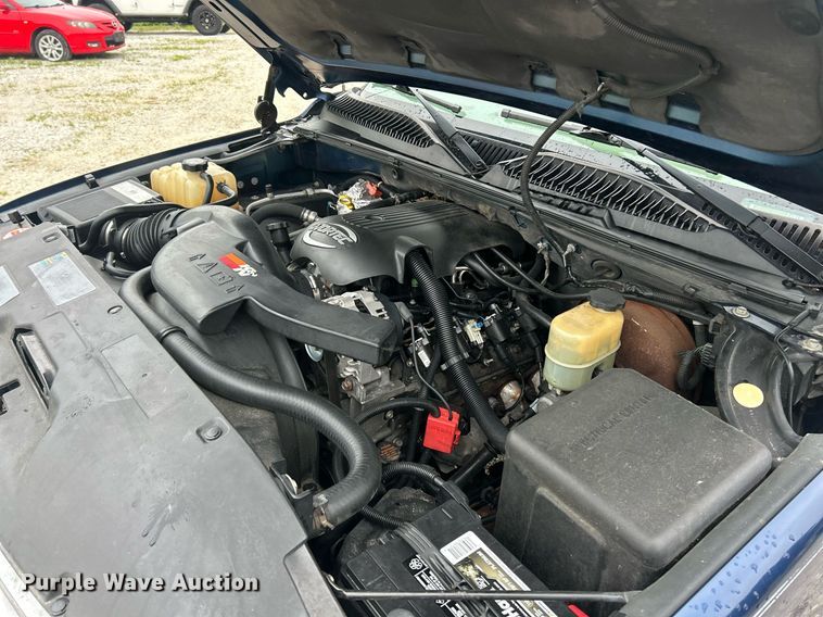 image for item EK8234 2002 Chevrolet Suburban  1500LT  SUV