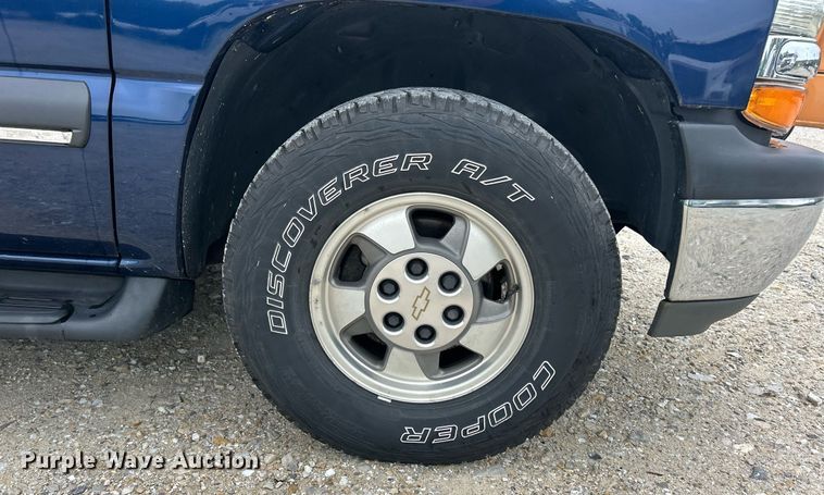 image for item EK8234 2002 Chevrolet Suburban  1500LT  SUV