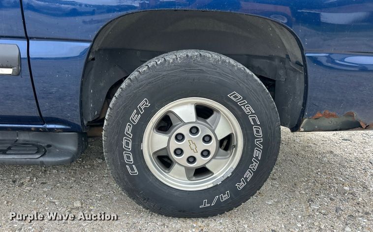 image for item EK8234 2002 Chevrolet Suburban  1500LT  SUV