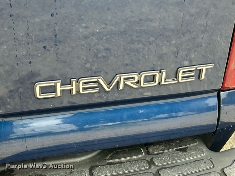 image for item EK8234 2002 Chevrolet Suburban  1500LT  SUV