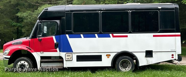 image for item EK8244 2015 Freightliner M2 shuttle bus