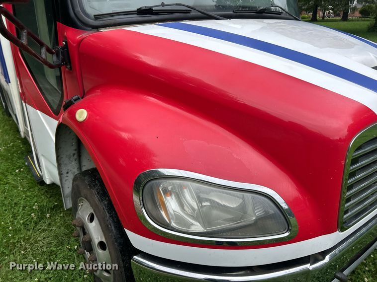 image for item EK8244 2015 Freightliner M2 shuttle bus