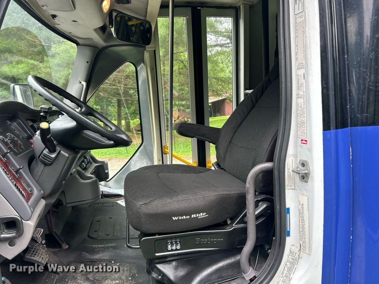 image for item EK8244 2015 Freightliner M2 shuttle bus