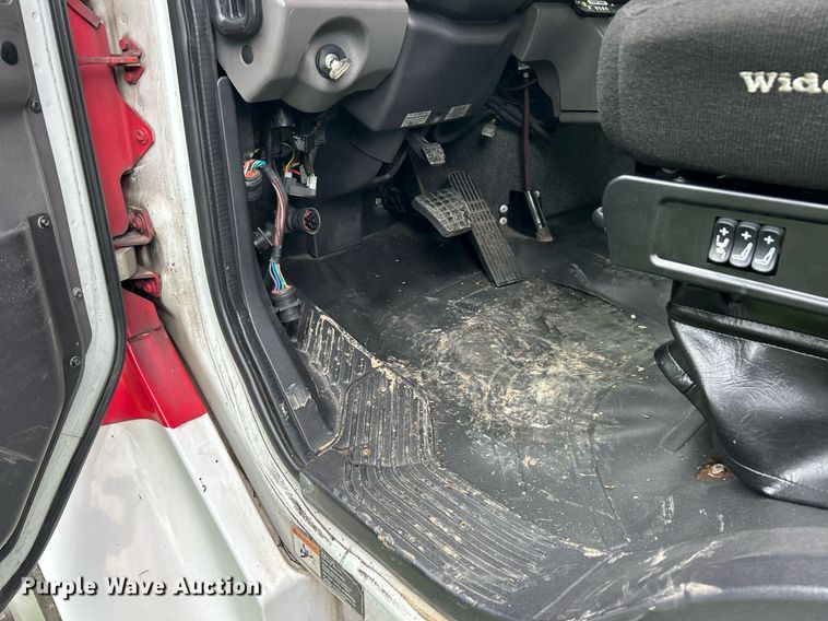 image for item EK8244 2015 Freightliner M2 shuttle bus