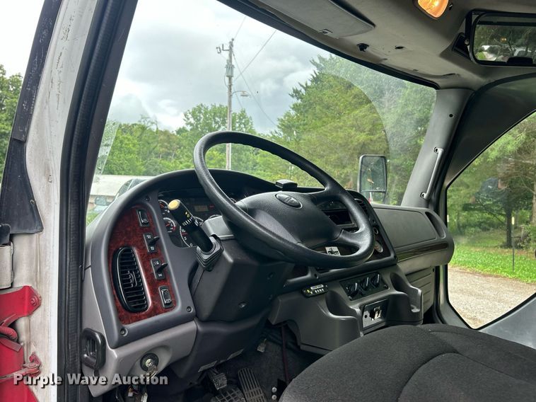 image for item EK8244 2015 Freightliner M2 shuttle bus