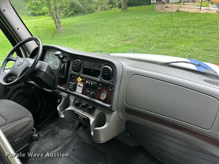 image for item EK8244 2015 Freightliner M2 shuttle bus