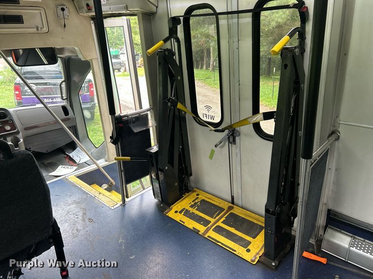 image for item EK8244 2015 Freightliner M2 shuttle bus