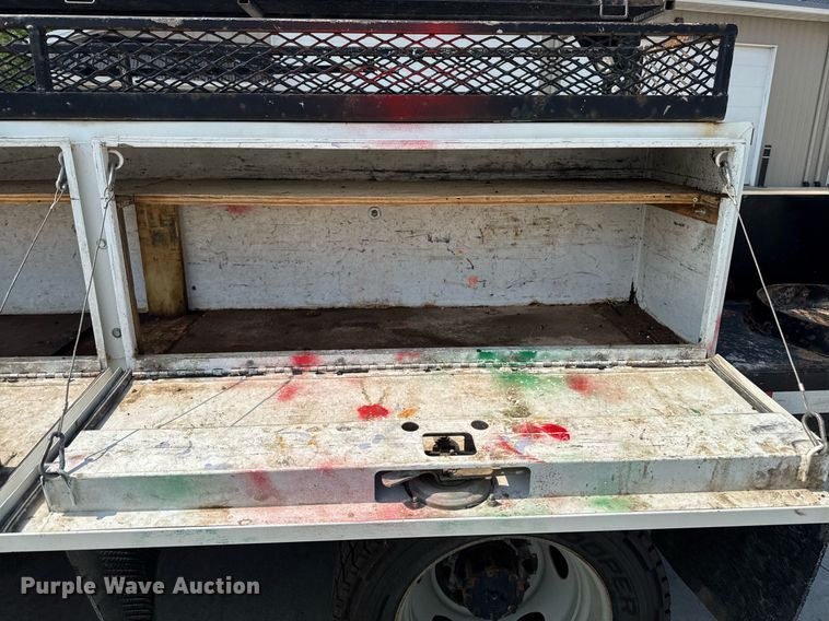 image for item EM2003 2002 Ford F450 Super Duty flatbed truck