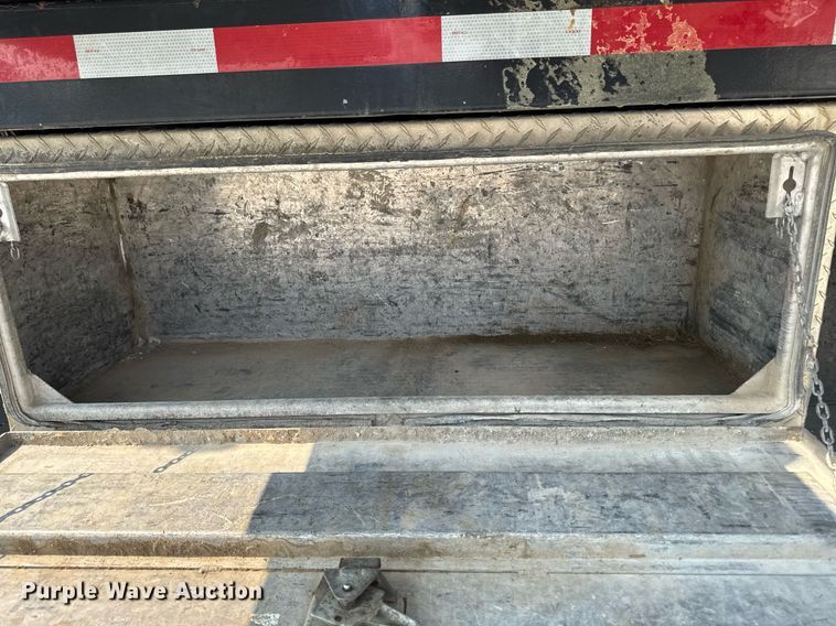 image for item EM2003 2002 Ford F450 Super Duty flatbed truck