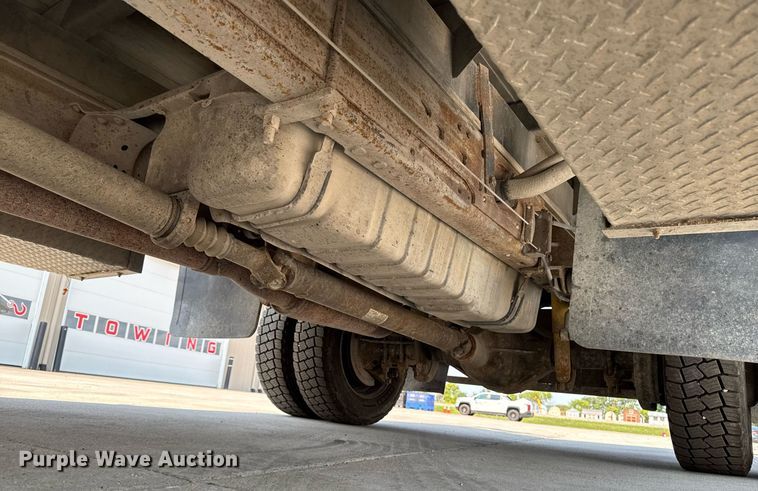 image for item EM2003 2002 Ford F450 Super Duty flatbed truck