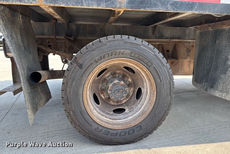 image for item EM2003 2002 Ford F450 Super Duty flatbed truck