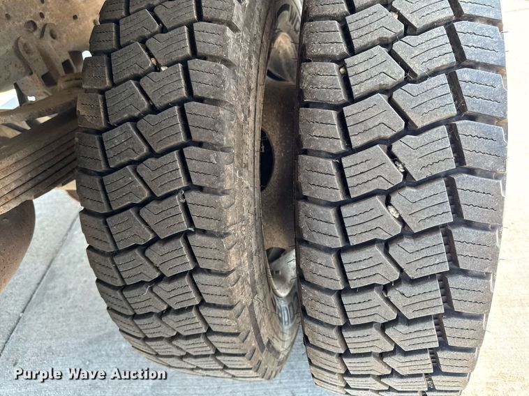 image for item EM2003 2002 Ford F450 Super Duty flatbed truck