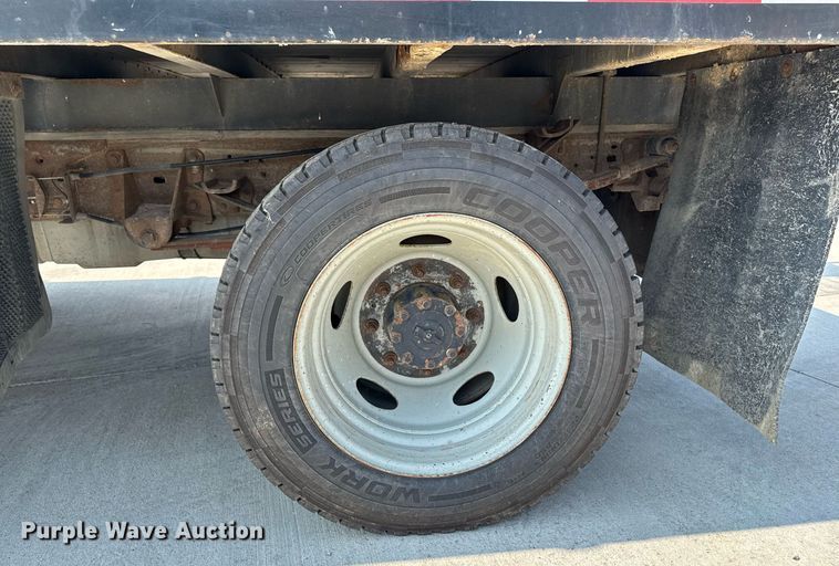 image for item EM2003 2002 Ford F450 Super Duty flatbed truck