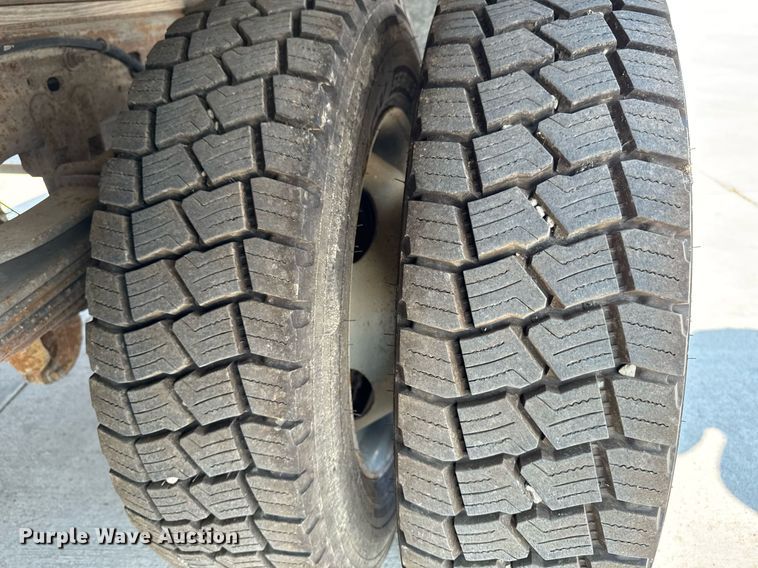 image for item EM2003 2002 Ford F450 Super Duty flatbed truck