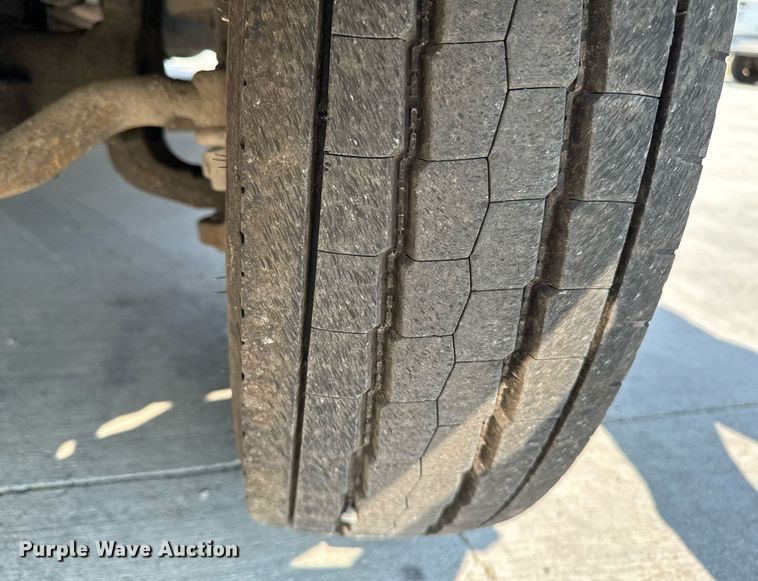 image for item EM2003 2002 Ford F450 Super Duty flatbed truck