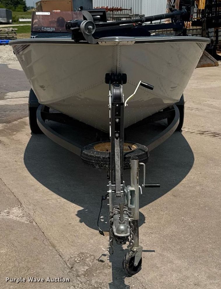 image for item EM2020 1990 Lowe 1720V boat