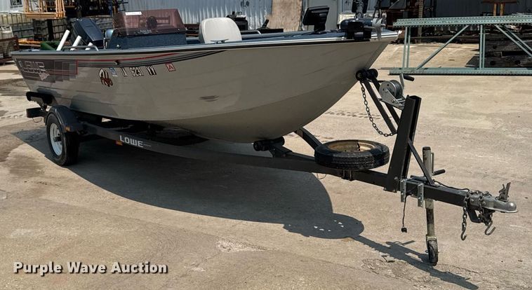 image for item EM2020 1990 Lowe 1720V boat
