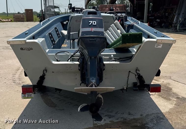 image for item EM2020 1990 Lowe 1720V boat