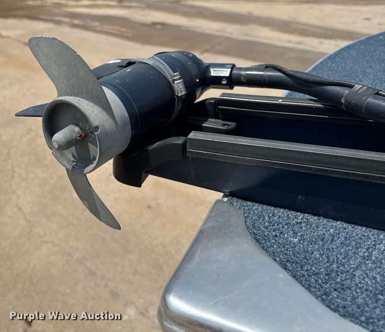 image for item EM2020 1990 Lowe 1720V boat