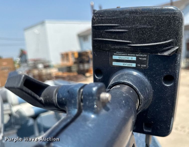 image for item EM2020 1990 Lowe 1720V boat