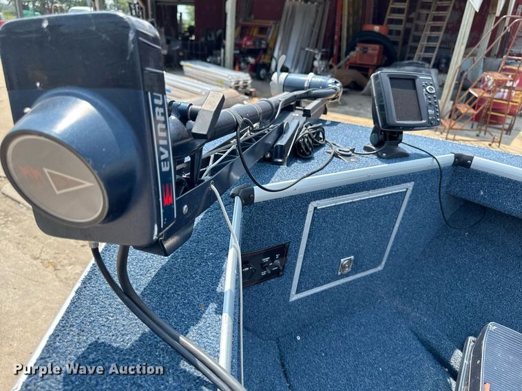 image for item EM2020 1990 Lowe 1720V boat