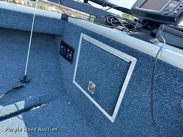 image for item EM2020 1990 Lowe 1720V boat