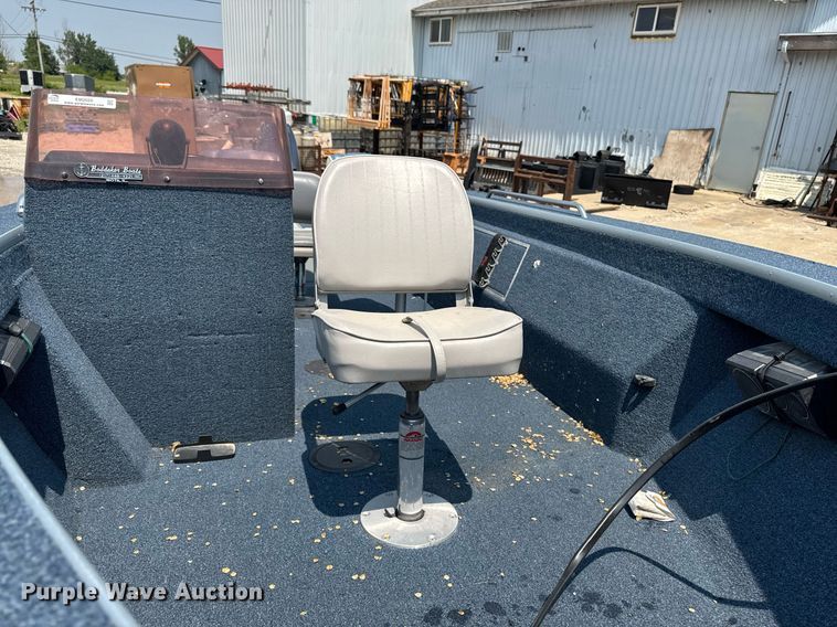 image for item EM2020 1990 Lowe 1720V boat