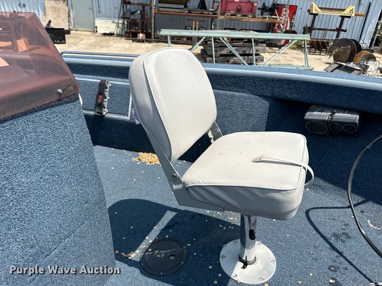 image for item EM2020 1990 Lowe 1720V boat