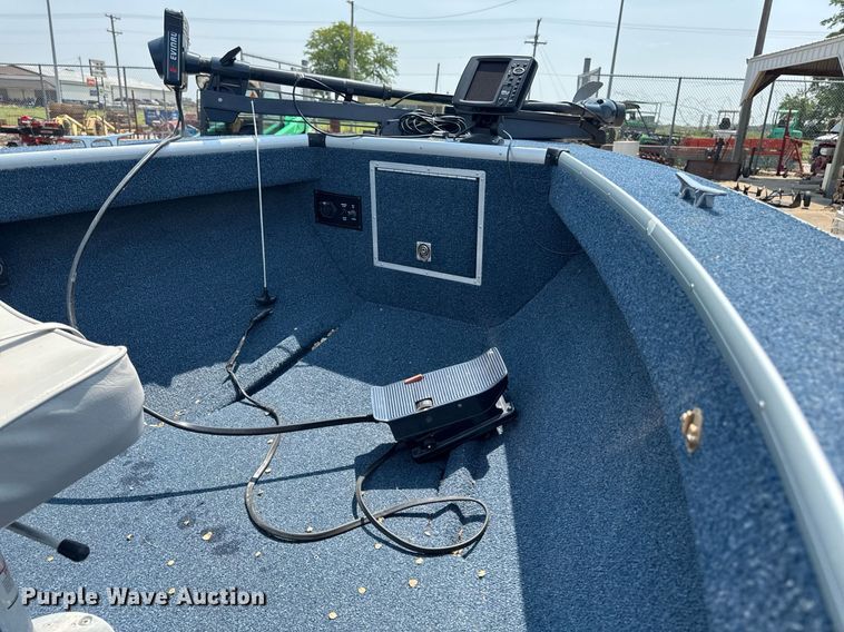 image for item EM2020 1990 Lowe 1720V boat