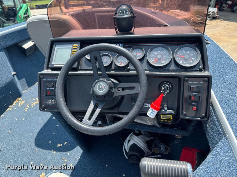 image for item EM2020 1990 Lowe 1720V boat