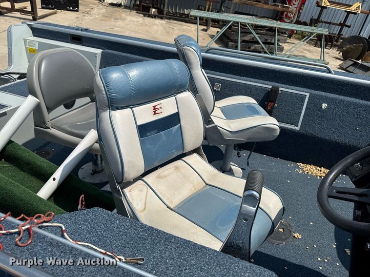 image for item EM2020 1990 Lowe 1720V boat