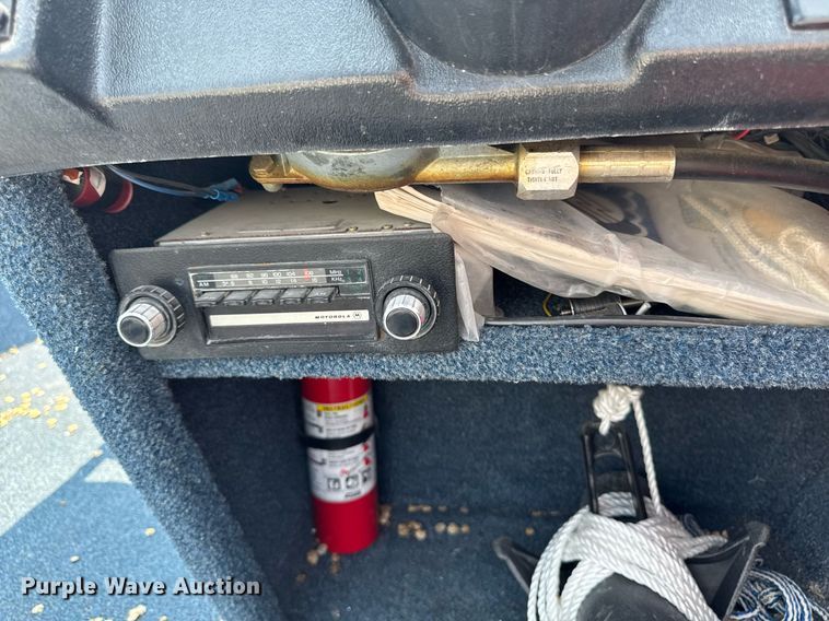 image for item EM2020 1990 Lowe 1720V boat