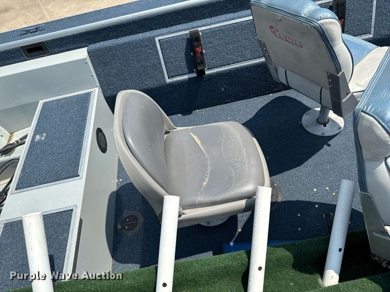 image for item EM2020 1990 Lowe 1720V boat