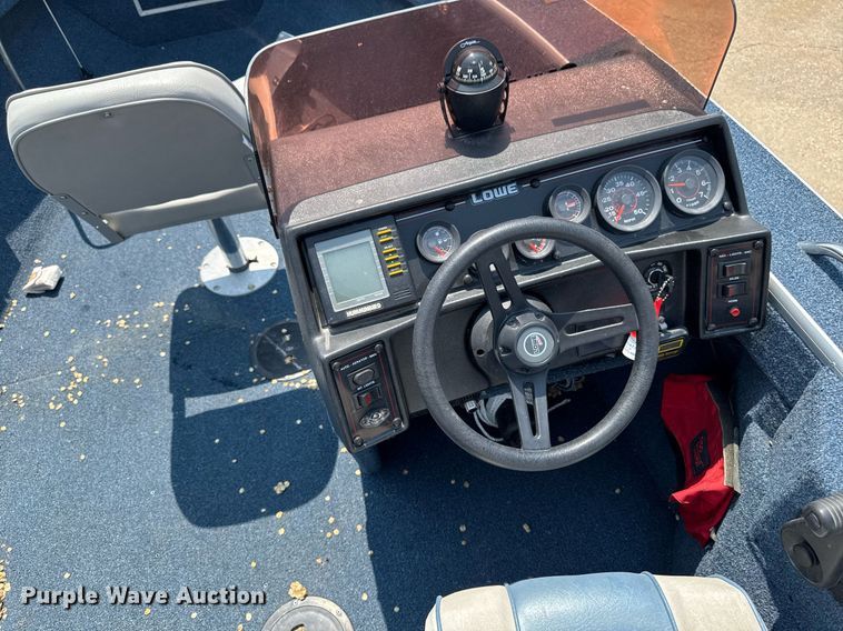 image for item EM2020 1990 Lowe 1720V boat