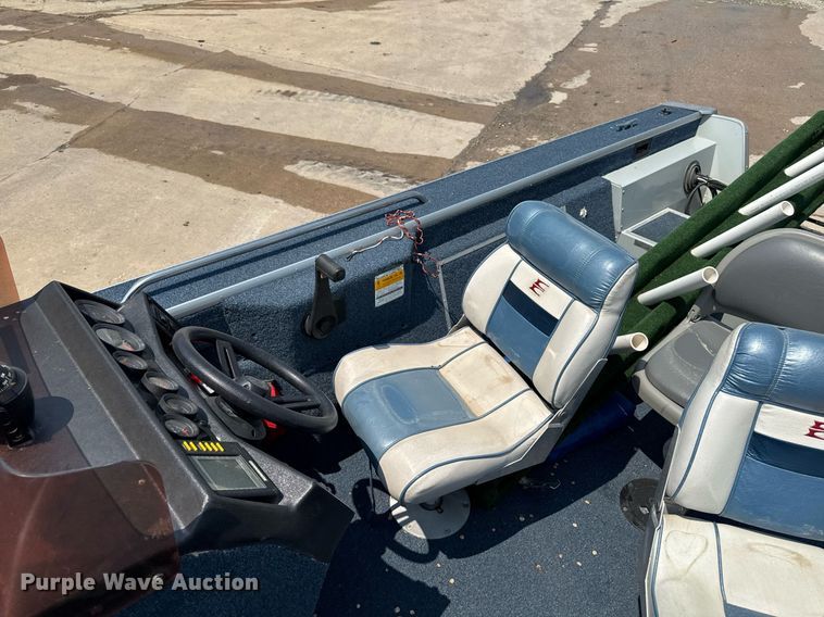 image for item EM2020 1990 Lowe 1720V boat