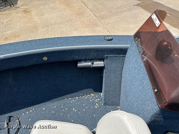 image for item EM2020 1990 Lowe 1720V boat