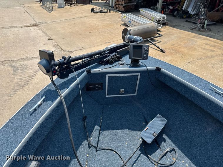 image for item EM2020 1990 Lowe 1720V boat