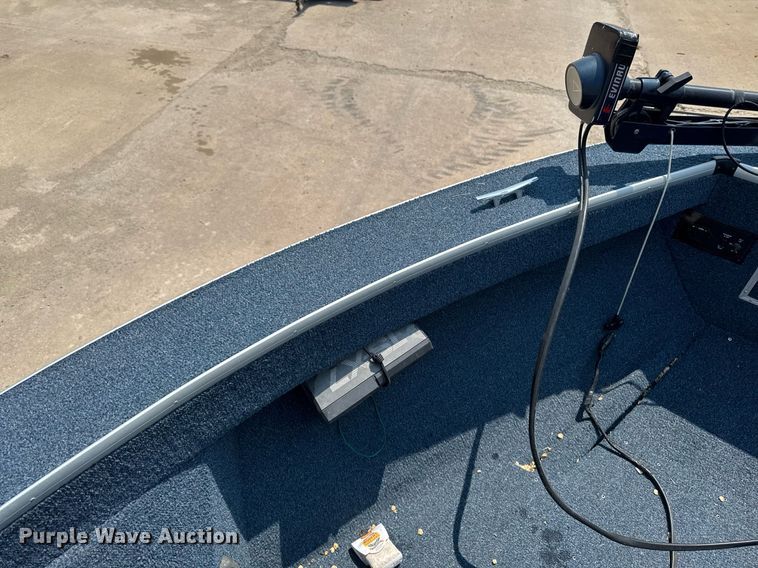 image for item EM2020 1990 Lowe 1720V boat