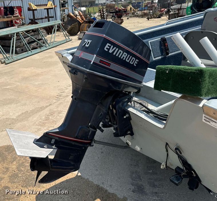 image for item EM2020 1990 Lowe 1720V boat