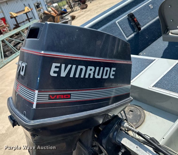 image for item EM2020 1990 Lowe 1720V boat