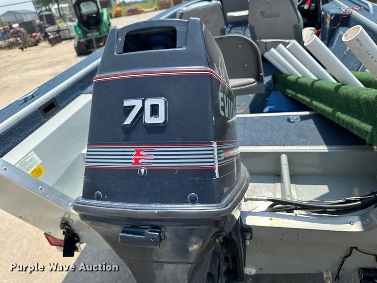 image for item EM2020 1990 Lowe 1720V boat