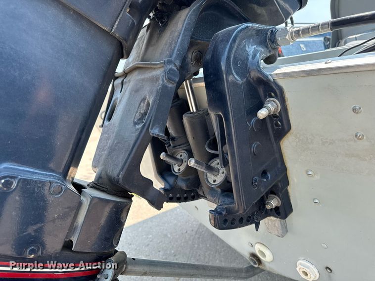 image for item EM2020 1990 Lowe 1720V boat