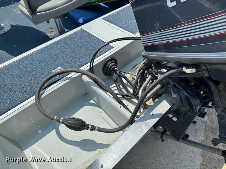 image for item EM2020 1990 Lowe 1720V boat