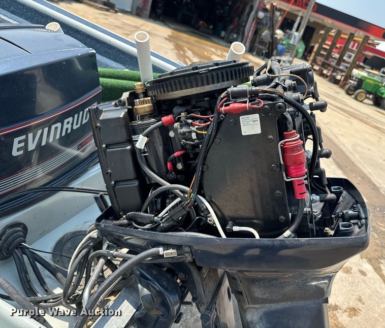 image for item EM2020 1990 Lowe 1720V boat