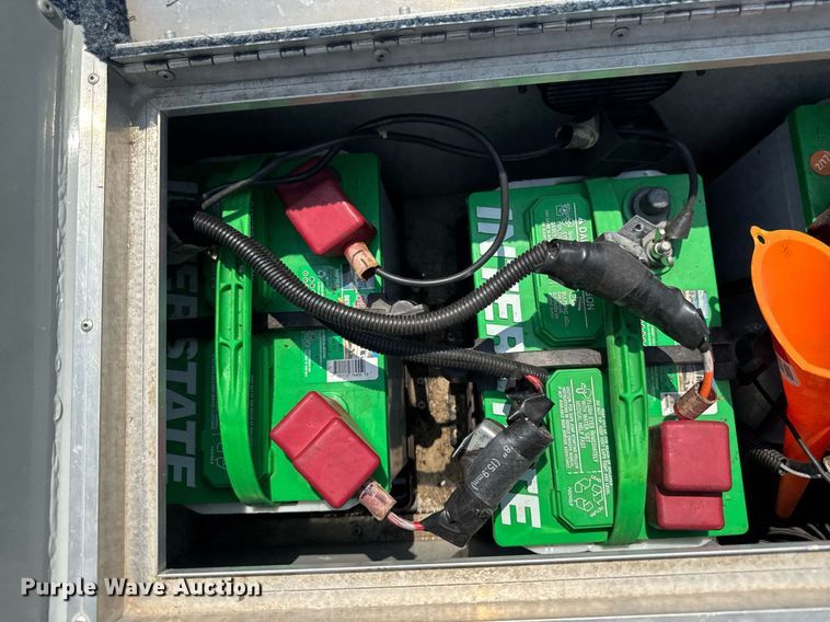 image for item EM2020 1990 Lowe 1720V boat