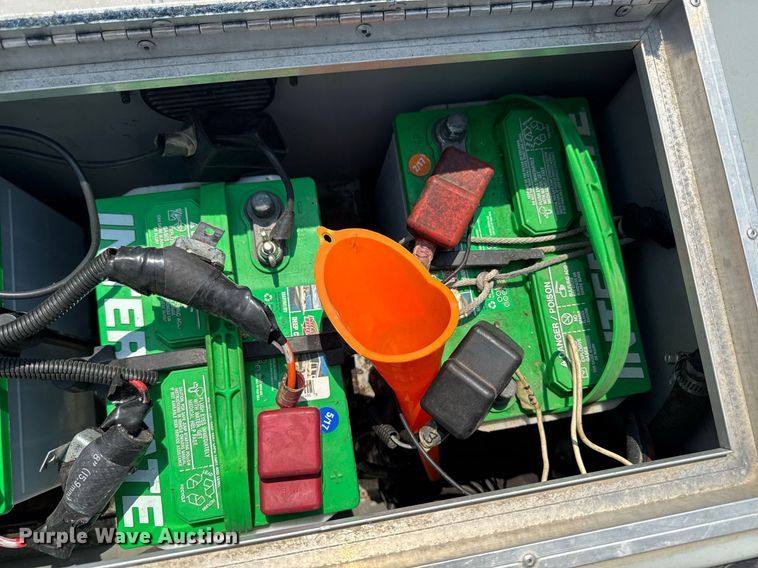 image for item EM2020 1990 Lowe 1720V boat