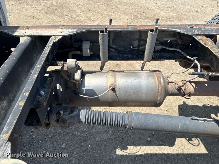 image for item EM2040 2015 Dodge Ram 5500 Crew Cab truck cab and chassis